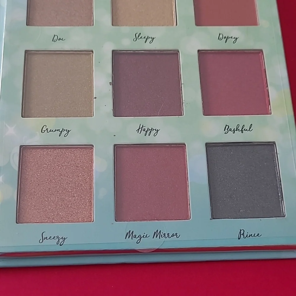 Disney Snow White and the Seven Dwarfs Eye Shadow Palette 12 Shades NWT Sealed